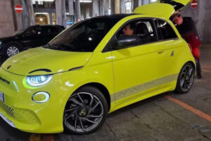 2023 Abarth 500 EV หลุดก่อนเปิดตัว 22 พฤศจิกายนนี้