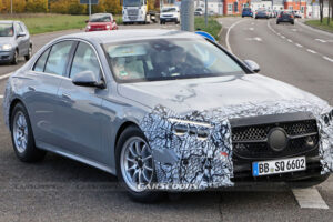 2024 Mercedes-Benz E-Class ใหม่ ! หลุดขณะทดสอบ คาดเตรียมเปิดตัวต้นปีหน้า