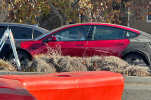 ภาพหลุด Tesla Model 3 รุ่นปรับโฉมใหม่ ! ขณะทดสอบในแคลิฟอร์เนีย