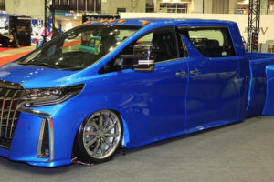 Toyota Alphard + Hilux ดัดแปลงโดยนักศึกษาญี่ปุ่น โชวตัวที่งาน Tokyo Auto Salon