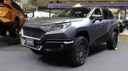 Toyota RAV4 ในชุดแต่ง VRAVRA Mars สไตล์รถหุ้มเกราะ ราคาชุดแต่ง 12 ชิ้น ไม่รวมราคารถ อยู่ที่ 550,000.-