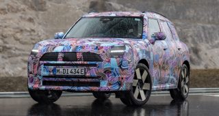 ใหม่ Mini Countryman EV เผยภาพทีเซอร์ ยืนยันขุมพลัง 188 แรงม้า และ 308 แรงม้า ให้ระยะทางขับขี่ 450 กม./ชาร์จ