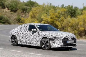 Audi A5 Sportback ปี 2024 วิ่งทดสอบบนถนนพร้อมล้อใหม่ในภาพ Spy Shot