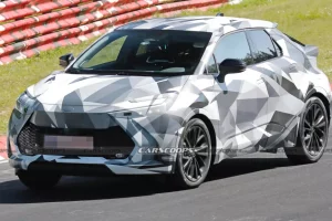 Toyota C-HR 2024 เผยสไตล์รถแนวคิดสุดล้ำใน Spy Shot