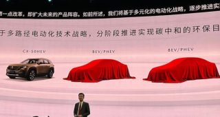 Mazda เผยภาพ Sedan ใหม่ 2 รุ่น อาจเป็น Mazda 3 และ Mazda 6 ร่าง PHEV และ BEV