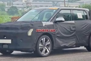 KIA EV4 รถ SUV ไฟฟ้า ขนาดกะทัดรัด โผล่ทดสอบในเกาหลีใต้ อาจเปิดตัวในเร็ว ๆ นี้