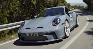 Porsche 911 S/T เครื่องยนต์ 6 สูบ 4.0 ลิตร 525 แรงม้า เกียร์ธรรมดา 6 สปีด มีแค่ 1,963 คัน