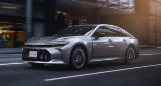 Toyota เปิดตัว Crown Sedan พร้อมขุมพลังใหม่ ไฮบริด 2.5 ลิตร และไฮโดรเจน FCEV เริ่มต้นที่ 1,740,000.-