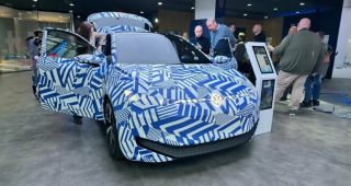 Volkswagen ID.2 "รถยนต์ไฟฟ้าราคาถูก" เผยโฉมในร่างลายพราง ก่อนบุกตลาดในปี 2026