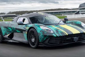 Aston Martin Valhalla "ซูเปอร์คาร์ไฮบริดตัวโหด 1,012 แรงม้า" เผยภาพทดสอบที่สนามแข่ง จ่อเปิดตัวปีหน้า