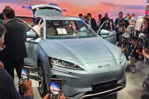 BYD แซงหน้า Tesla เป็นผู้ผลิต EV ชั้นนำของโลก