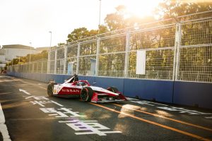ทีม Nissan Formula E สร้างประวัติศาสตร์คว้าตำแหน่งโพล และฉลองชัยบนโพเดียมในการแข่งขัน Tokyo E-Prix ครั้งแรก