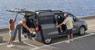 Nissan Townstar Evalia มีทั้งรุ่น EV และเครื่องยนต์เบนซิน ทั้งแบบ 5 หรือ 7 ที่นั่ง ฐานล้อยาวห้องโดยสารกว้าง รองรับครอบครัวขนาดใหญ่
