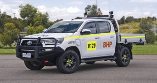 Toyota ทดสอบ Hilux ไฟฟ้า ในเหมืองจริง พร้อมผลิตใช้งานจริงในอนาคต!