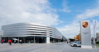 Porsche Centre Bangna / ศูนย์ ปอร์เช่ บางนา