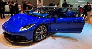 Denza Z สปอร์ตไฟฟ้าสุดล้ำ พวงมาลัยพับได้ ท้าชน Porsche 911! เปิดตัวที่งาน Shanghai Auto Show 2025