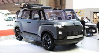 ลือสนั่น! Toyota อาจซุ่มพัฒนามินิแวนสายลุย สไตล์ Land Cruiser อาจเผยโฉมในปี 2025 นี้