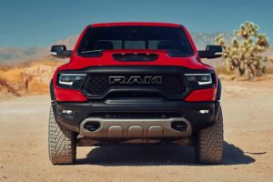 Ram 1500 TRX สายโหด อาจคัมแบ็คปี 2026! พร้อมพลัง HEMI V8 ท้าชน Ford F-150 Raptor R