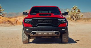 Ram 1500 TRX สายโหด อาจคัมแบ็คปี 2026! พร้อมพลัง HEMI V8 ท้าชน Ford F-150 Raptor R