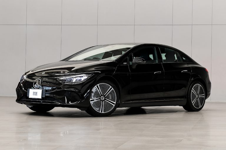 Mercedes-Benz EQE 300