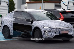Tesla Model Y L รุ่นฐานล้อยาว 6 ที่นั่ง โผล่ทดสอบที่ยุโรป ก่อนขายจีนกันยายนนี้