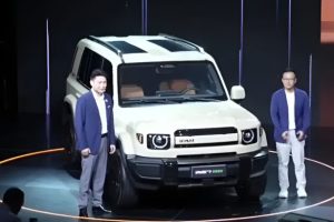 iCar V27 เปิดตัวแล้ว! SUV ออฟโรด REEV เครื่องเบนซิน 1.5 ลิตรเทอร์โบ + มอเตอร์ไฟฟ้า 449 แรงม้า วิ่งไฟฟ้าล้วนได้ 200 กม.