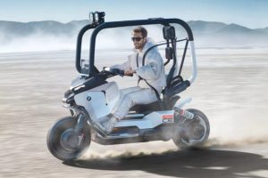BMW Motorrad Vision CE สกู๊ตเตอร์ไฟฟ้า พร้อมโรลเคจปกป้องผู้ขับ