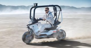 BMW Motorrad Vision CE สกู๊ตเตอร์ไฟฟ้า พร้อมโรลเคจปกป้องผู้ขับ