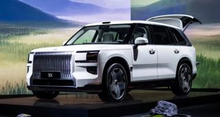 เปิดตัวแล้ว! ZEEKR 9X รถ SUV PHEV ตัวท็อป 1,381 แรงม้า วิ่งไฟฟ้าล้วนไกล 380 กม. เริ่ม 2,070,000.-