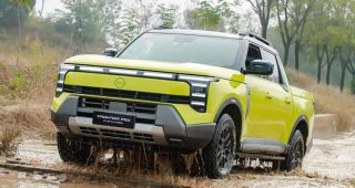 Nissan Frontier Pro กระบะ PHEV ขับเคลื่อน 4 ล้อ วิ่ง EV Mode ไกลสุด 135 กม.! รุ่นแรกที่ "ออกแบบ-ผลิต-ขายทั่วโลก" จากจีน เปิดพรีเซลแล้วในจีน เริ่มต้นที่ 800,000.-