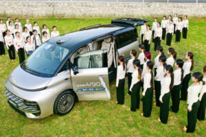 ใหญ่จริงไม่ใช่เล่น! Geely Galaxy V900 ยัดคนได้ 42 คน ทำลายสถิติโลก Guinness World Record!