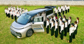 ใหญ่จริงไม่ใช่เล่น! Geely Galaxy V900 ยัดคนได้ 42 คน ทำลายสถิติโลก Guinness World Record!