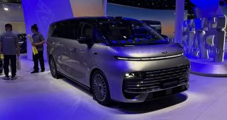 Geely Galaxy V900 รถ MPV ขุมพลัง EREV ที่พัฒนามาจาก LEVC L380 เปิดตัวแล้ว! ที่งาน Auto Guangzhou 2025