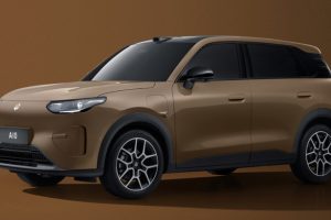 Leapmotor A10 เผยโฉมก่อนเปิดตัวจริง! รถยนต์ไฟฟ้าคู่แข่งใหม่ของ BYD Atto 2 พร้อมลุยตลาดโลก