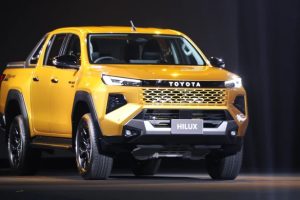 เปิดตัวครั้งแรกในโลกที่ประเทศไทย! TOYOTA HILUX TRAVO และรถกระบะไฟฟ้า TRAVO-e มีให้เลือก 17 รุ่นย่อย ตั้งแต่ราคา 774,000 - 1,491,000 บาท