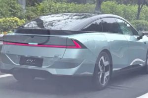 Xpeng P7+ EREV โผล่วิ่งทดสอบบนถนนจริง ก่อนเปิดตัวอย่างเป็นทางการ ในปี 2026