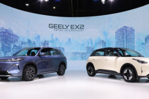 ธนบุรีนอยสเติร์น เปิดเกมใหญ่! ชูนวัตกรรมอัจฉริยะ เปิดตัว GEELY EX2 ซิตี้คาร์ไฟฟ้า เริ่มเพียง 399,990 บาท พร้อมโชว์ตัว GEELY STARRAY EM-i ครั้งแรกในไทย! พบกันที่งาน MOTOR EXPO 2025