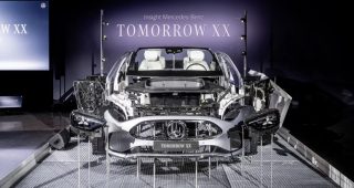 รถหรูไม่ต้องเปลี่ยนยกชิ้น! Mercedes-Benz คิดใหม่ ลดซ่อมแพง ซ่อมง่าย ลดขยะ เพื่อโลกที่ยั่งยืนกว่า