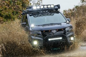 เมื่อผู้บริหารอยากลุยป่า! Toyota Alphard แต่ง Off-Road Style จาก Double Eight