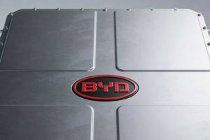 BYD ลุยแบตเตอรี่โซลิดสเตต! เตรียมใช้กับรถไฟฟ้าปี 2027 พร้อมพัฒนาแบตโซเดียมชาร์จได้ 10,000 รอบ