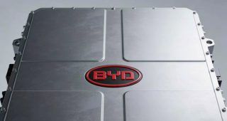 BYD ลุยแบตเตอรี่โซลิดสเตต! เตรียมใช้กับรถไฟฟ้าปี 2027 พร้อมพัฒนาแบตโซเดียมชาร์จได้ 10,000 รอบ