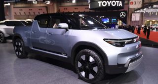 รถกระบะไฟฟ้าไซซ์เล็ก Toyota อาจต้องพับแผน เพราะกำแพงภาษี