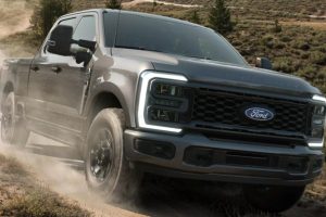 Ford Super Duty รุ่นใหม่ ใส่ยางออฟโรด 35 นิ้ว พร้อมโหมด Rock Crawl
