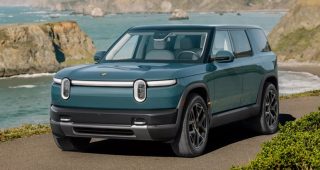 Rivian R2 เปิดตัวแล้ว! SUV ไฟฟ้าสายลุย 656 แรงม้า วิ่งไกลกว่า 500 กม.