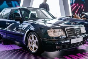 Mercedes-Benz E 500 ตำนานที่ร่วมสร้างกับ Porsche คันสุดท้าย