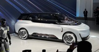 Geely เปิดตัว "Eva Cab" Robotaxi รถแท็กซี่ไร้คนขับ ไม่มีพวงมาลัย เตรียมผลิตจริงปี 2027