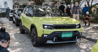 Jeep Avenger รุ่นปรับโฉมปี 2026! โชว์ตัวแล้ว มาพร้อมกระจังหน้าเรืองแสง lluminated Grille