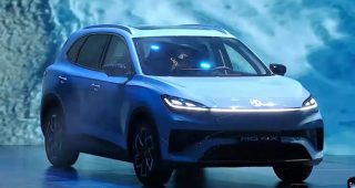 MG 4X เปิดตัวในจีน! SUV ไฟฟ้า ขับเคลื่อนล้อหลัง วิ่งไกลสุด 610 กม. เริ่ม 447,000.-
