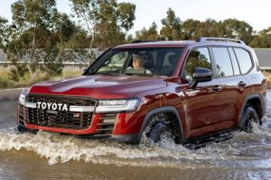 Toyota เปิดตัว Land Cruiser 300 ตัวโหดสุด ขุมพลังไฮบริด i-Force Max 457 แรงม้า ลุยตลาดออสเตรเลีย