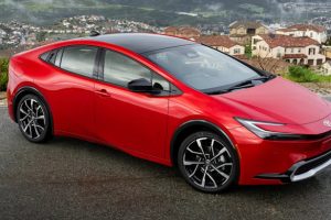 Toyota Prius ปี 2027 เปิดตัวพร้อมสีใหม่ ปรับอุปกรณ์มาตรฐานเล็กน้อย ราคาแพงขึ้น ท่ามกลางยอดขายที่ร่วงหนักในสหรัฐฯ